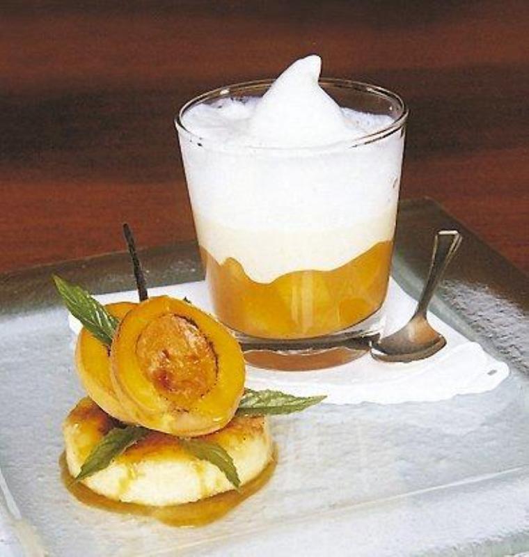 Caramelised rice pudding with an 
apricot milkshake.