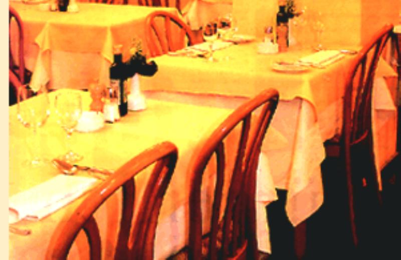 Dining table, La Lampada, Dusseldorf