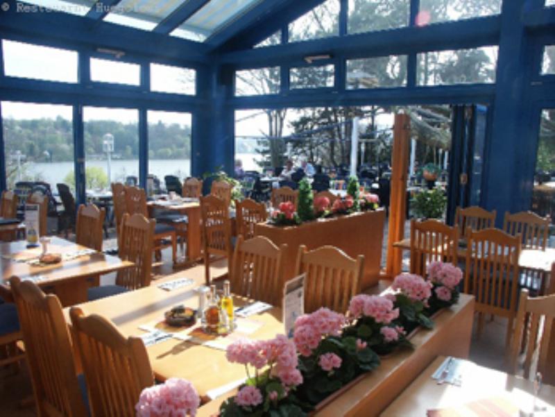 Hügoloss Biergarten Cafe, Essen